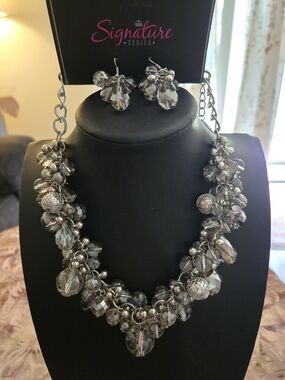 Paparazzi The Tommie 2021 Z Silver Crystal Cluster Necklace & Earrings Set